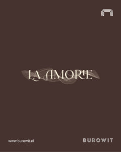 Woordlogo voor La Amorie ontworpen door Burowit met elegante typografie en golvende lijnen passend bij gepersonaliseerde zeepbedankjes.